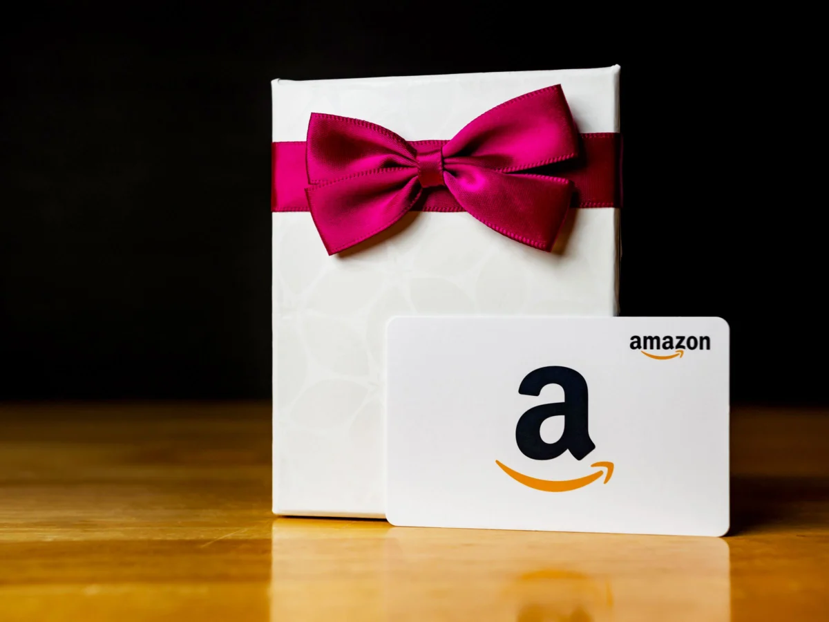 The Ultimate Guide to Digital Gifting: Navigating Virtual Presents, Subscriptions, and Experiences in the Modern Era
